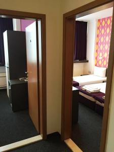 A bed or beds in a room at Hotel Dunav