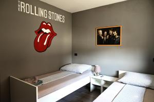 Postel nebo postele na pokoji v ubytování Rock Rooms Pula