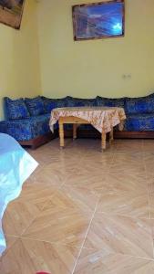Predel za sedenje v nastanitvi Gîte Dayet Chiker