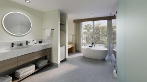 纳帕Embassy Suites by Hilton Napa Valley的带浴缸、水槽和镜子的浴室