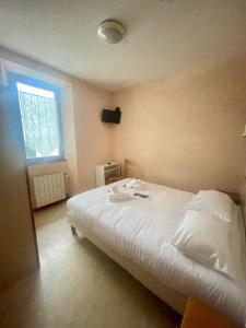 Postel nebo postele na pokoji v ubytování Hôtel Le MontBlanc Flumet