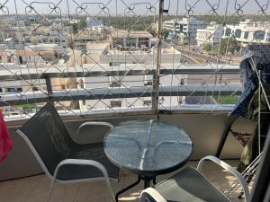 Χώρος καθιστικού στο Furnished room with balcony only for GIRLS