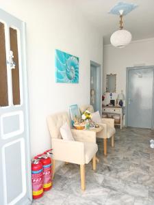 Posezení v ubytování Massouri Rooms