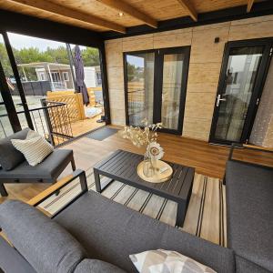 Posezení v ubytování MH Holiday Dream - Oaza Mira Resort