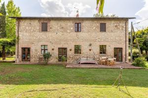 Κήπος έξω από το Casale Piantata Orte con piscina