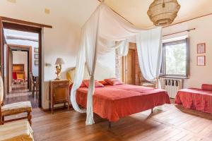 Ένα ή περισσότερα κρεβάτια σε δωμάτιο στο Casale Piantata Orte con piscina +115 φωτογραφίες