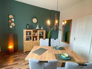 a dining room with a wooden table and chairs at Strandbude 2 Döse in Cuxhaven