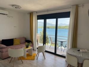 Afbeelding uit fotogalerij van Apartmani Mia in Tivat +48 foto's