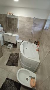 Ένα μπάνιο στο Steffi Apartment