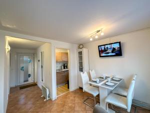 Kuchyň nebo kuchyňský kout v ubytování Ferienhaus Seepferdchen Duhnen