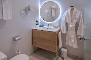 Un baño de SERHS Carlit Boutique Hotel