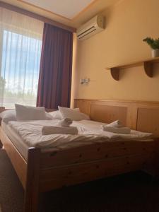 Posteľ alebo postele v izbe v ubytovaní Nereus Park Hotel