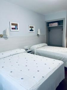 Foto dalla galleria di Hotel As Camelias a Vilarrodis