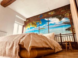 Ένα ή περισσότερα κρεβάτια σε δωμάτιο στο Amour l Romance l Chambre Secrète l Balnéo Massage