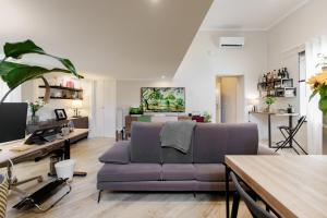 A seating area at It's Room Naples
