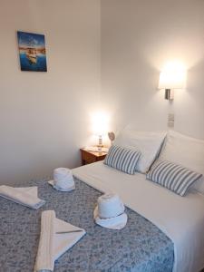 Postel nebo postele na pokoji v ubytování Massouri Rooms
