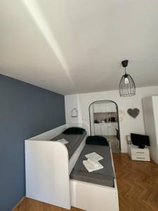 a small room with a bed and a mirror at Apartmani Luciano in Novalja