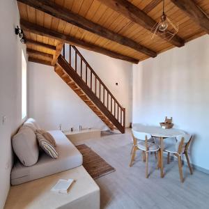 Posezení v ubytování To Pefko - Mezzanines -