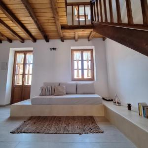 Posezení v ubytování To Pefko - Mezzanines -