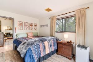 Katil atau katil-katil dalam bilik di Yosemite Wellbeing Retreat on 5 Acres with Mtn Views