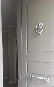 a white door with a handle and a mirror at Loano Casa Archè villa indipendente con giardino in Loano