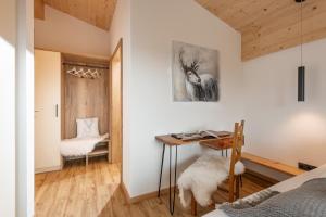 Voodi või voodid majutusasutuse Ferienhäuser Kaiserluft Chalet toas