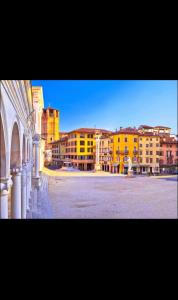 Το κτήριο όπου στεγάζεται  το διαμέρισμα +20 φωτογραφίες