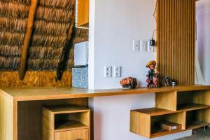a counter with wooden shelves and a mirror at Casa de Sal Smart - Macapá (Refúgio Aconchegante) in Luis Correia