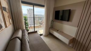 TV a/nebo společenská místnost v ubytování Novíssimo apartamento no Centro de Foz - perto de tudo