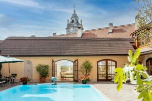 Sundlaugin á Hotel Schloss Dürnstein eða í nágrenninu