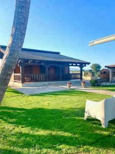 Zahrada ubytování Casa de madera con piscina en Cambrils