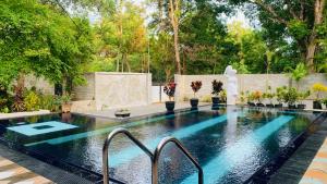 Piscina di Hotel Samanala Sigiriya o nelle vicinanze