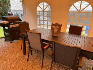 a wooden table and chairs in a room at Casa Cascatella in Augio