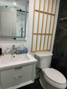 Koupelna v ubytování New Asian Wood style 4 Bedroom in Surf City + 19 fotografií