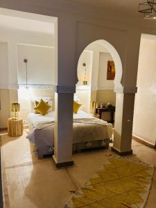 Postel nebo postele na pokoji v ubytování Riad N'S & Spa