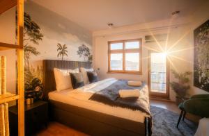 Ein Bett oder Betten in einem Zimmer der Unterkunft A/C LUX Rooftop APT 6BR+3.5Bath Wenceslas square