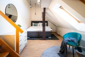 Ein Bett oder Betten in einem Zimmer der Unterkunft A/C LUX Rooftop APT 6BR+3.5Bath Wenceslas square
