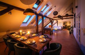 Galeriebild der Unterkunft A/C LUX Rooftop APT 6BR+3.5Bath Wenceslas square in Prag