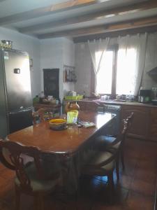 Η κουζίνα ή μικρή κουζίνα στο Habitacion en Casa Huelves
