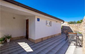 Balkón alebo terasa v ubytovaní Stunning Apartment In Stinica With Wifi