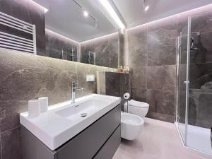 a bathroom with a sink and a toilet and a shower at Baltic Line Marina-Mewa in Gdańsk