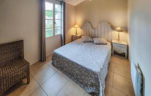 Ένα ή περισσότερα κρεβάτια σε δωμάτιο στο Stunning Home In Saint-Laurent-De-La-Ca