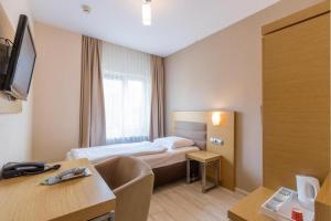 a hotel room with a bed and a desk at Hotel Port in Rotterdam +60 photos