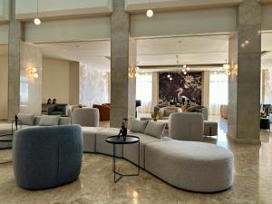 Posezení v ubytování Cali Resort & Spa Designed For Adults by Louis Hotels