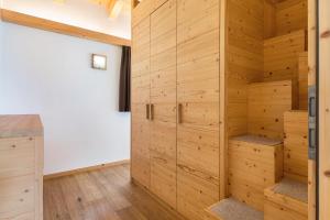 a room with wooden cabinetry and a closet at Apartment Sassun in Laion +24 photos