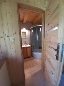 a large bathroom with a shower and a sink at Chatka nad Stawami in Bierdzież