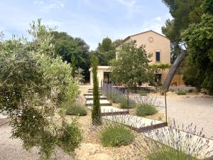 Κήπος έξω από το Villa du Tallagard