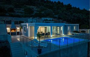 Bazén v ubytování Holiday Home Vela Luka 06 nebo v jeho okolí