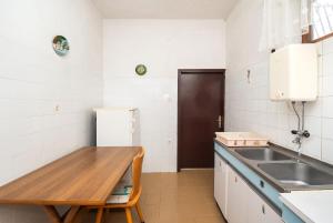 Kuchyň nebo kuchyňský kout v ubytování Apartments Marija