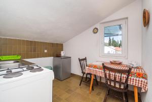 Kuchyň nebo kuchyňský kout v ubytování Apartments Marija
